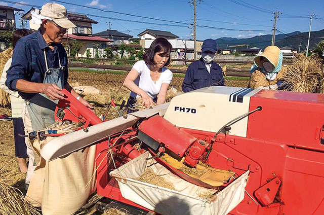 長野県で、米農家の農業実習に参加。